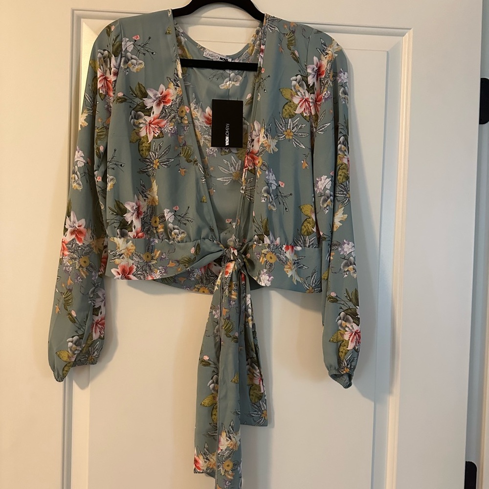 Cropped top floral shirt